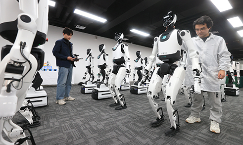 北京首个人形机器人中试平台正式启动.jpg