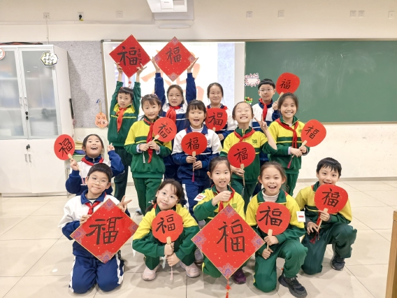 校园缤纷社团活动助力学生全面发展.jpg 校园缤纷社团活动助力学生全面发展.jpg