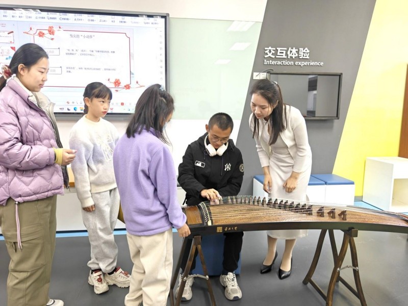 古典音乐讲座展现传统文化魅力.JPG