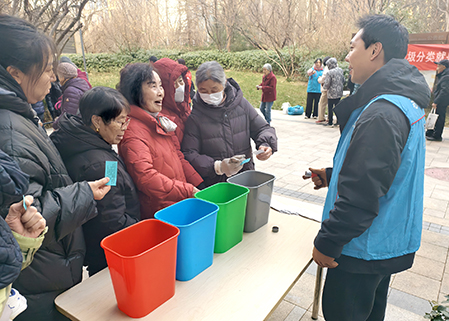 垃圾分类宣传进社区 齐心共建绿色家园.jpg 垃圾分类宣传进社区 齐心共建绿色家园.jpg