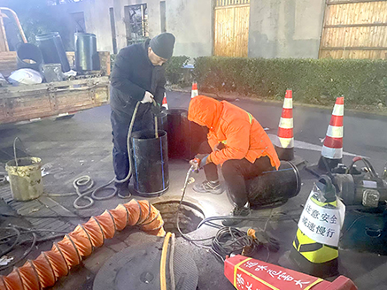 多方协同攻坚社区污水管道塌陷难题.jpg