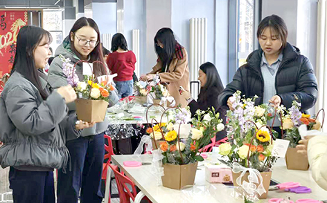 送文化 凝聚巾帼力量助推高质量发展.jpg 送文化 凝聚巾帼力量助推高质量发展.jpg