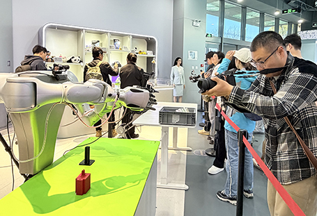 创作采拍 采风团用镜头记录北京亦庄之美.jpg