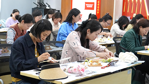 非遗手工活动为母亲送上专属祝福.jpg