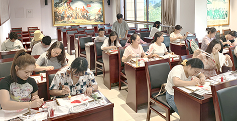 非遗拓印 在手工创作中感悟红色精神.jpg