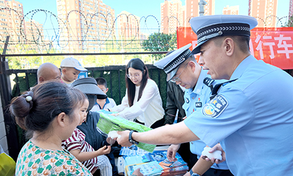 非机动车安全宣讲守护居民平安出行.jpg