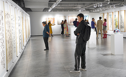 经开区文联书画艺术展以文化滋养城市.jpg
