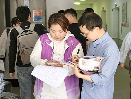 构建“职住共生”宜居格局 开启安居新生活 一批亦城优秀人才集中入住保障房.jpg