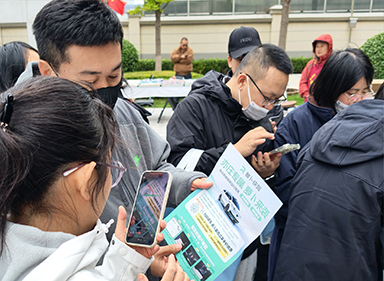 义诊、市集、趣味项目齐上阵 市级职工沟通会把服务送到“家门口”.jpg 义诊、市集、趣味项目齐上阵 市级职工沟通会把服务送到“家门口”.jpg