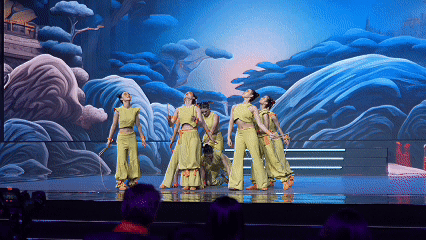 逐梦追光！2025亦城春晚谱写亦庄新城奋斗新篇章 (4).GIF