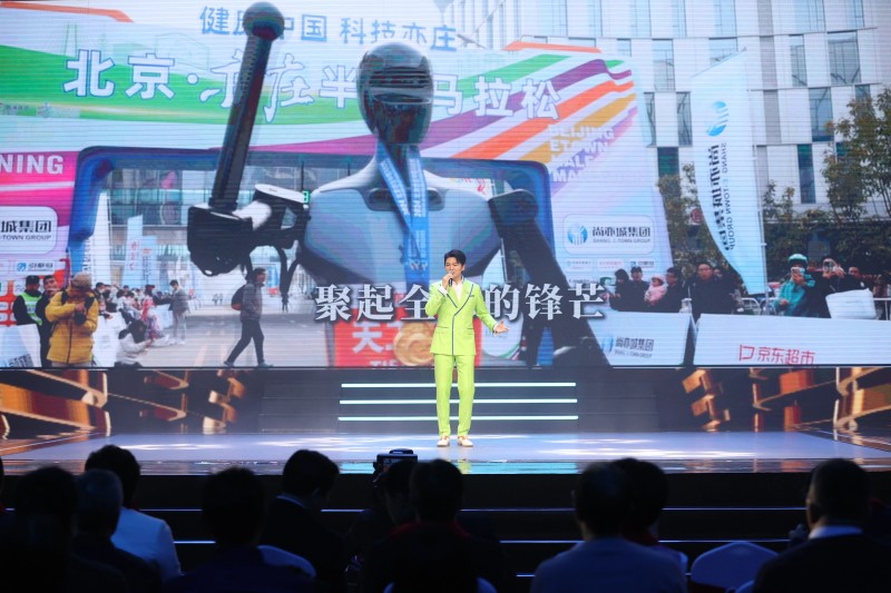 逐梦追光！2025亦城春晚谱写亦庄新城奋斗新篇章 (4).jpg