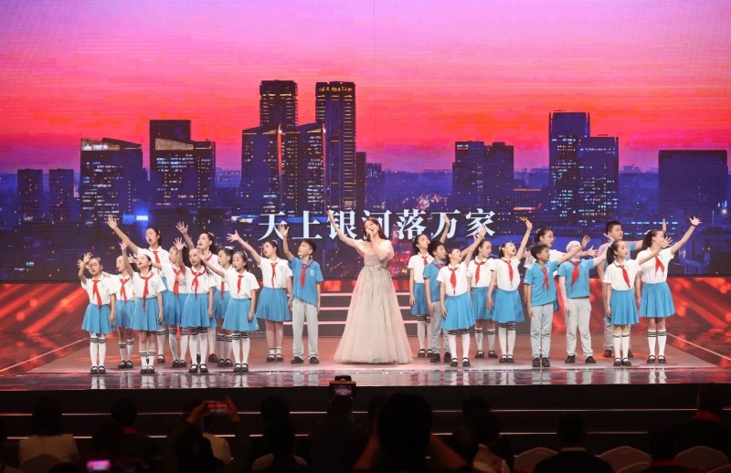 逐梦追光！2025亦城春晚谱写亦庄新城奋斗新篇章 (5).jpg