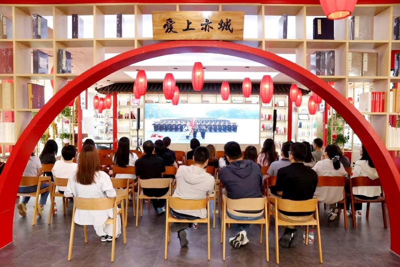 推进科技创新 夯实发展“硬底气” 北京经开区各界心潮澎湃收听收看纪念大会 (2).JPG