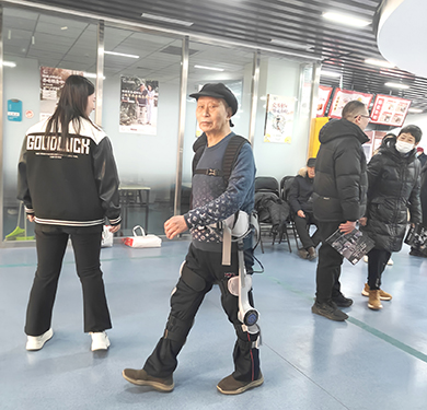 科技助老进社区解锁养老新体验.jpg 科技助老进社区解锁养老新体验.jpg