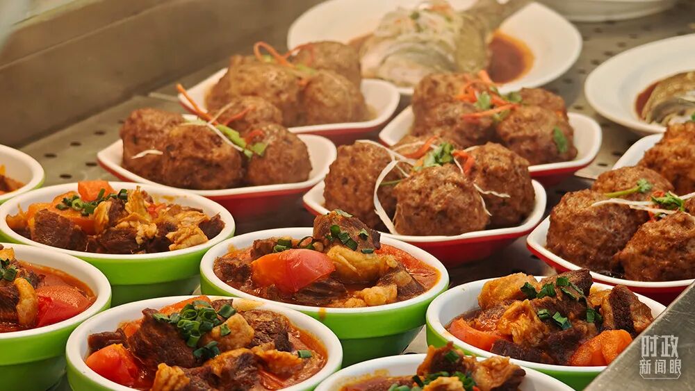 △新街口父母食堂内的菜品。(总台央视记者彭汉明拍摄.png △新街口父母食堂内的菜品。(总台央视记者彭汉明拍摄.png