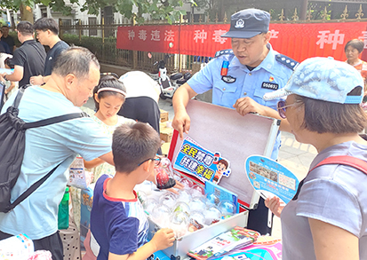 禁毒宣教深入人心 筑牢居民防毒防线.jpg 禁毒宣教深入人心 筑牢居民防毒防线.jpg