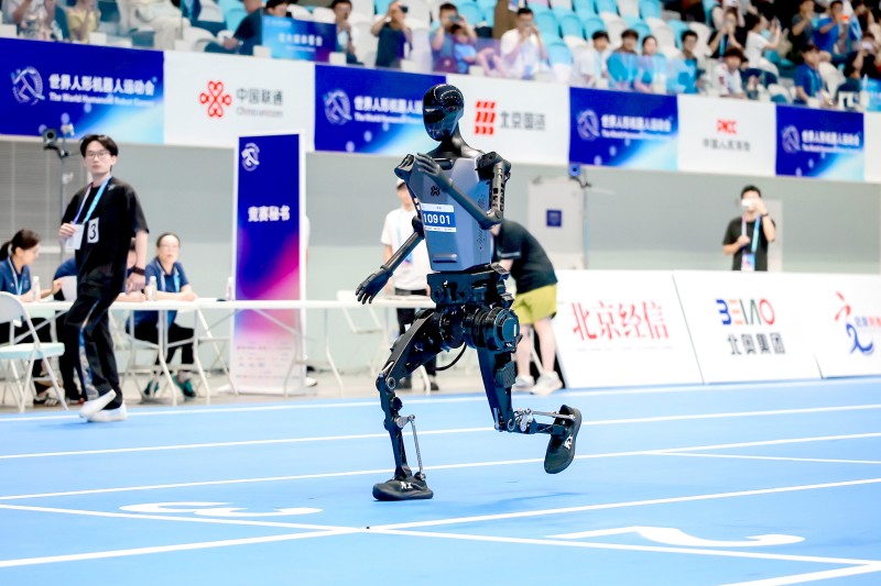 亦庄机器人亮相2025世界人形机器人运动会  (1).JPG