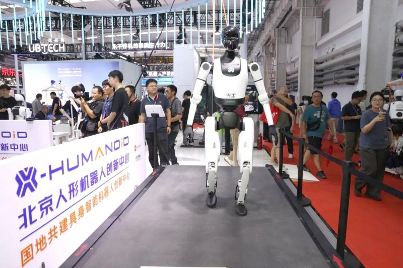 北京亦庄十余款首发首创产品亮相 具身智能机器人成焦点.JPG