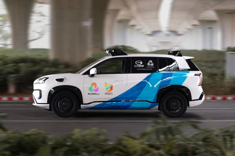 全运会史上首次,小马智行无人车参与火炬传递 (1).jpg 全运会史上首次,小马智行无人车参与火炬传递 (1).jpg