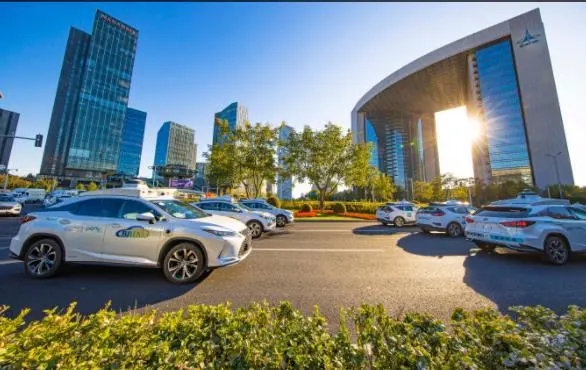 工委书记王少峰接受新华社专访：把人民群众的实事办好、好事办实.webp (1).jpg