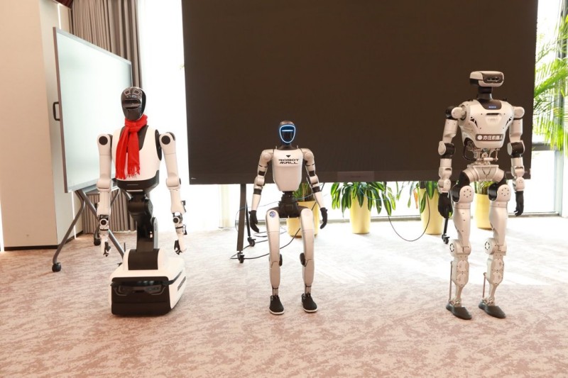 2026北京亦庄人形机器人半程马拉松  机器人“巴图鲁”挑战赛集训营开营 (2).jpg