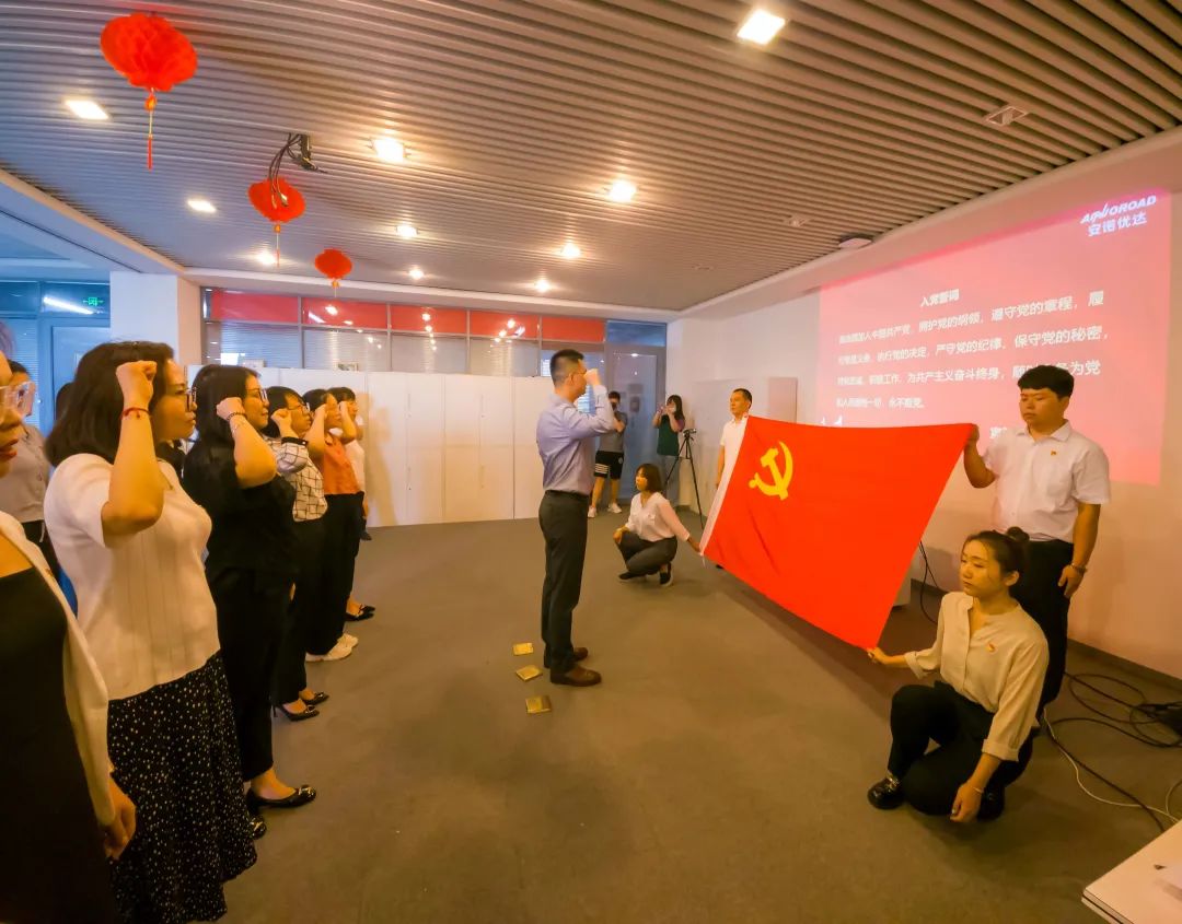 党建引领争先锋 服务民生担责任.jpg 党建引领争先锋 服务民生担责任.jpg