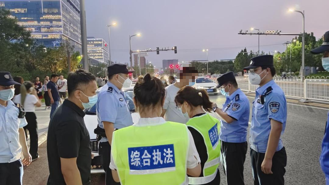 北京经开区开展专项打击行动,让非法运营车辆无处遁形!.png 北京经开区开展专项打击行动,让非法运营车辆无处遁形!.png