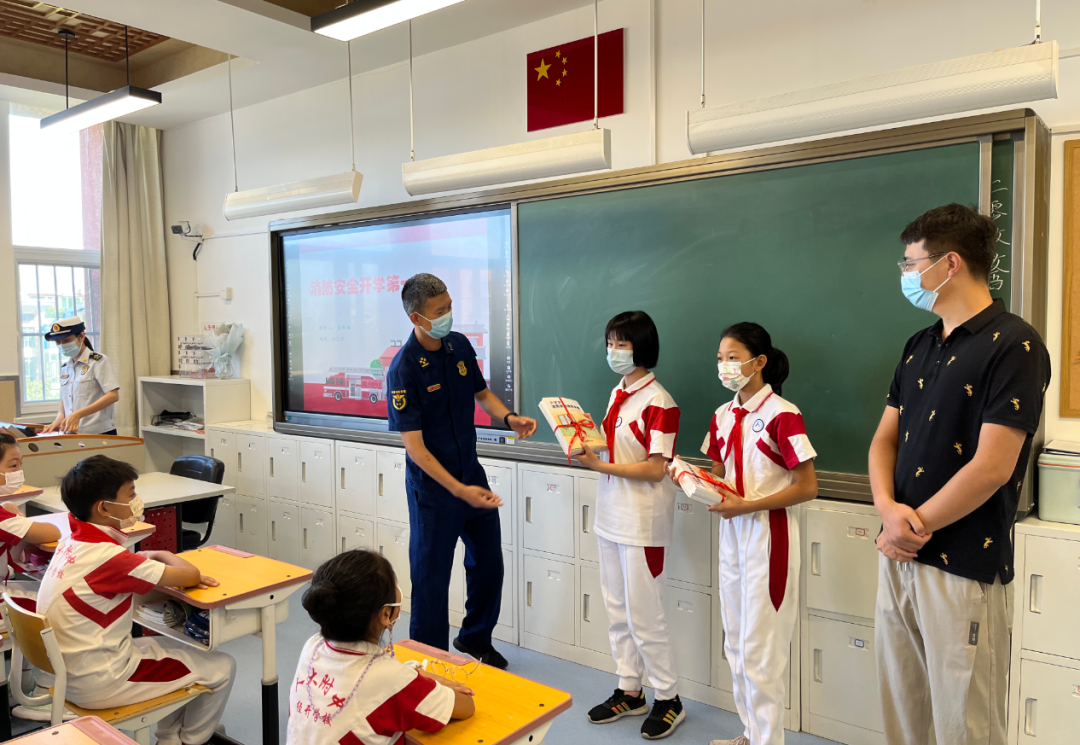 北京经开区“火焰蓝”筑起消防安全堡垒3.png 北京经开区“火焰蓝”筑起消防安全堡垒3.png