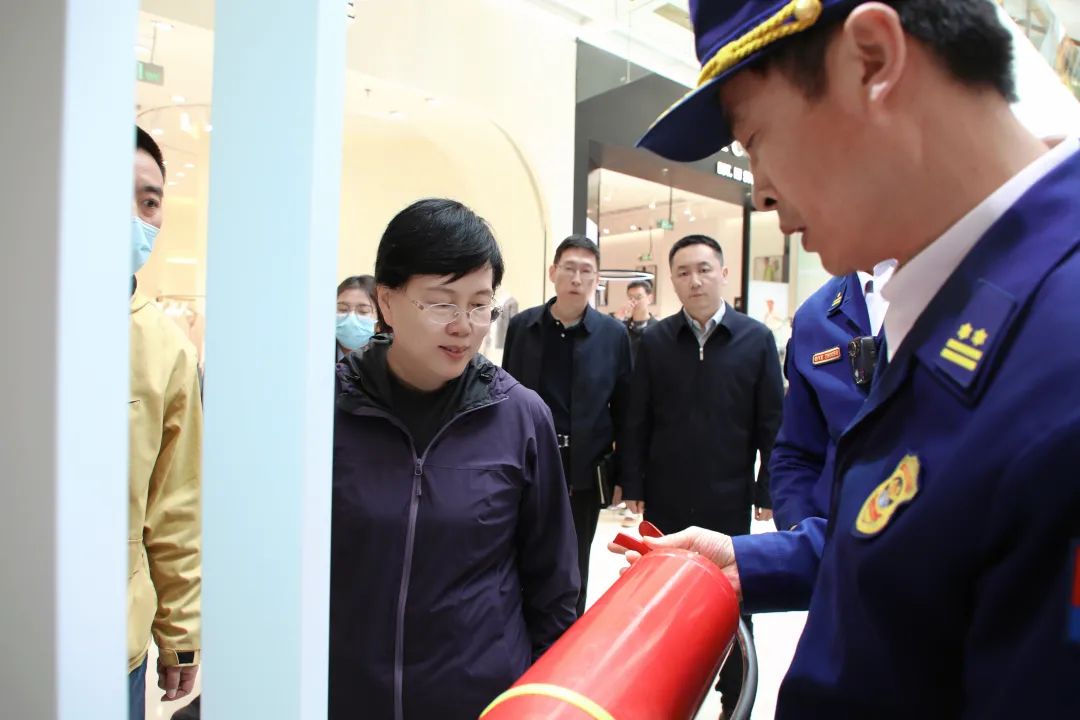 “五一”假期首日,杨秀玲孔磊检查调度城市运行和安全生产工作.png “五一”假期首日,杨秀玲孔磊检查调度城市运行和安全生产工作.png