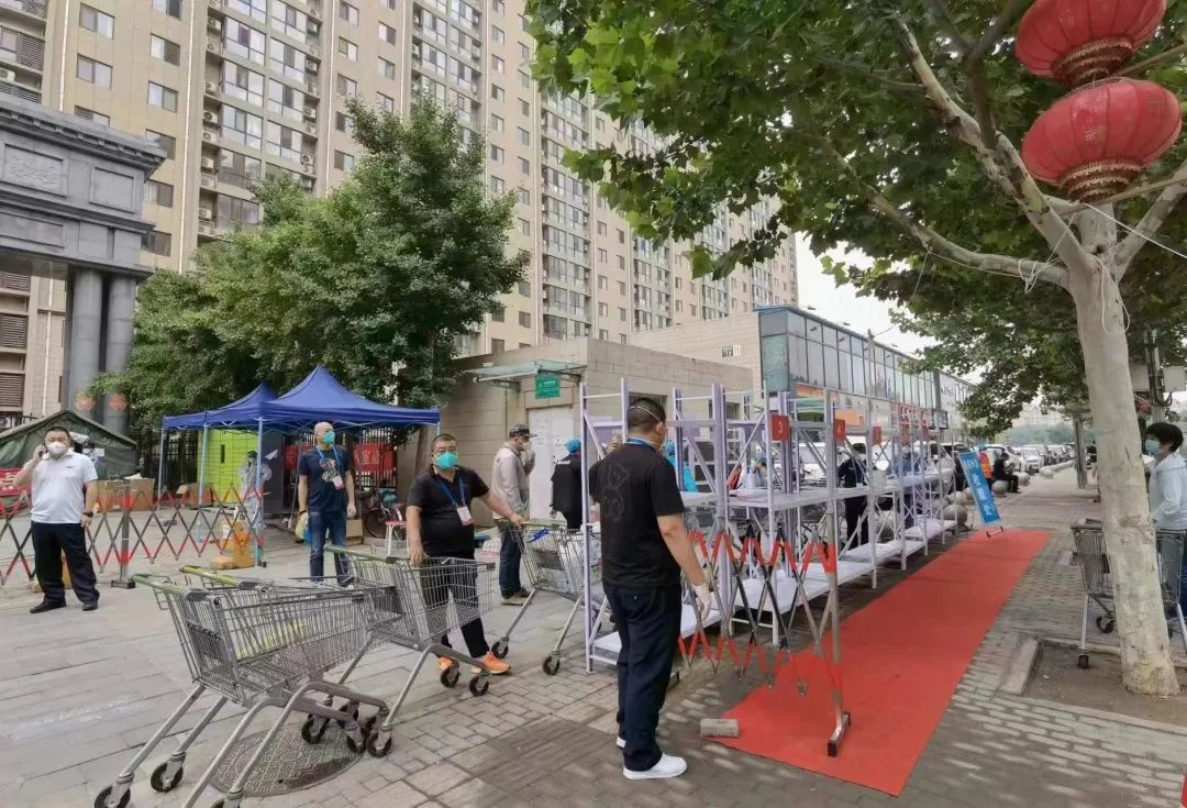 贴心服务不间断,新城社区志愿者为居民“送货上门”2.jpg 贴心服务不间断,新城社区志愿者为居民“送货上门”2.jpg