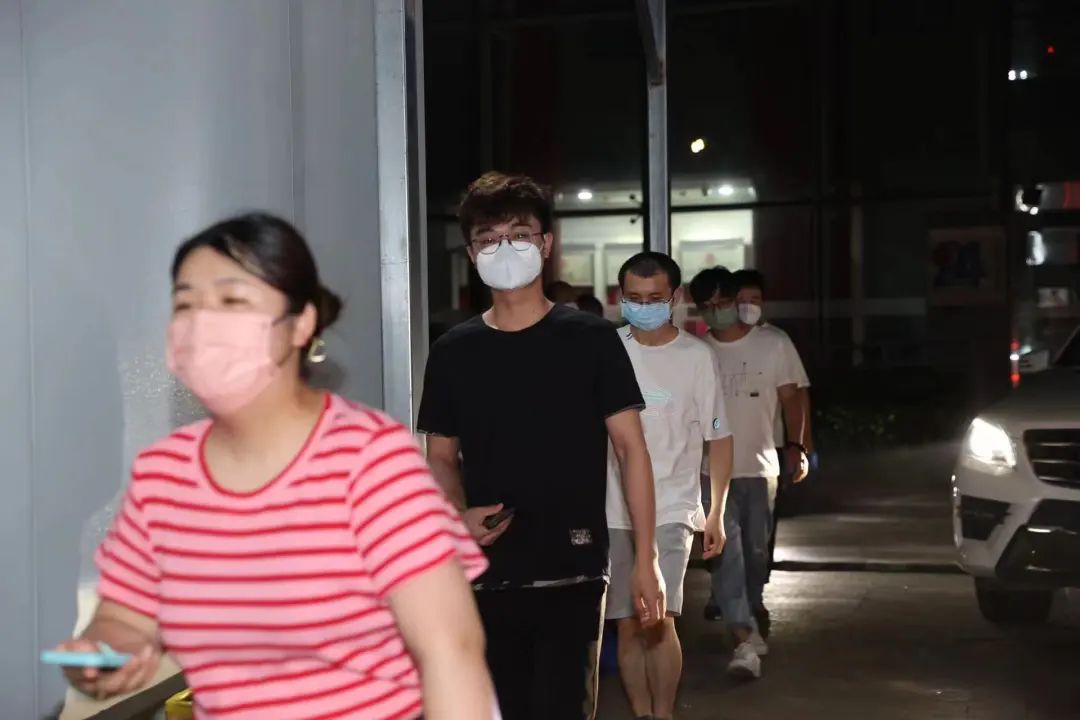 刚刚,荣京丽都、天宝家园解除封控措施,鹿鸣苑管控区解除管控2.jpg 刚刚,荣京丽都、天宝家园解除封控措施,鹿鸣苑管控区解除管控2.jpg