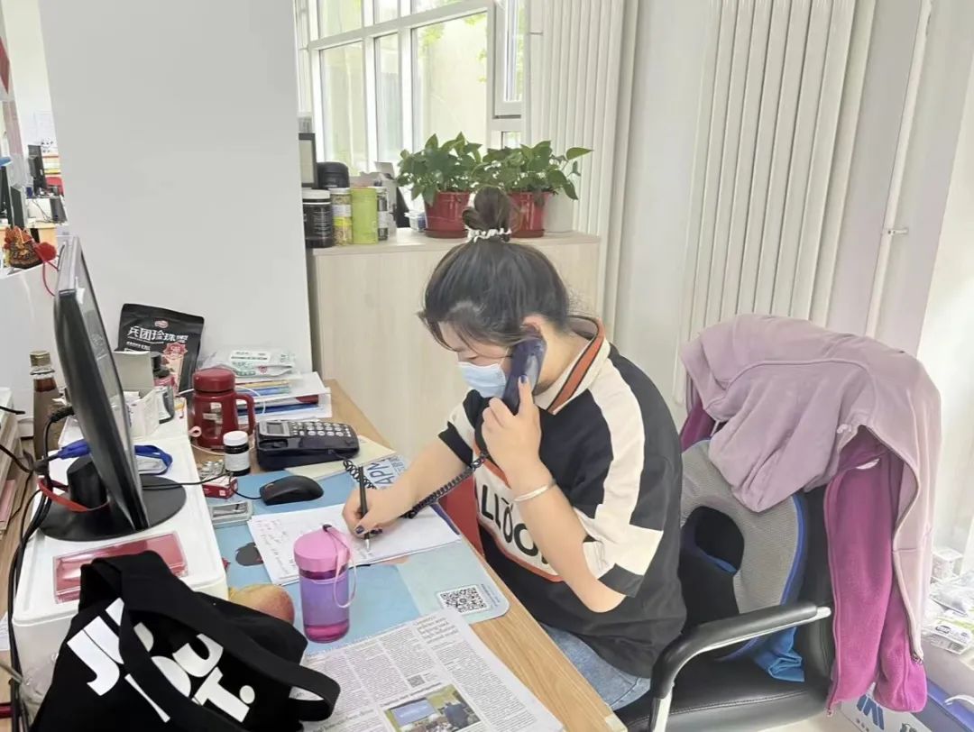 “你们是踩着五彩祥云的英雄”.jpg “你们是踩着五彩祥云的英雄”.jpg