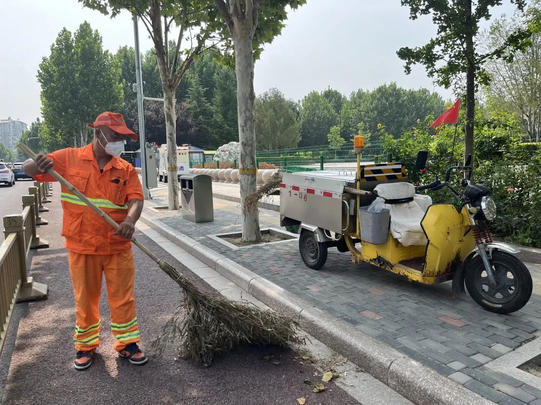 “暑”你最美！致敬高温下的城市坚守者11.jpg