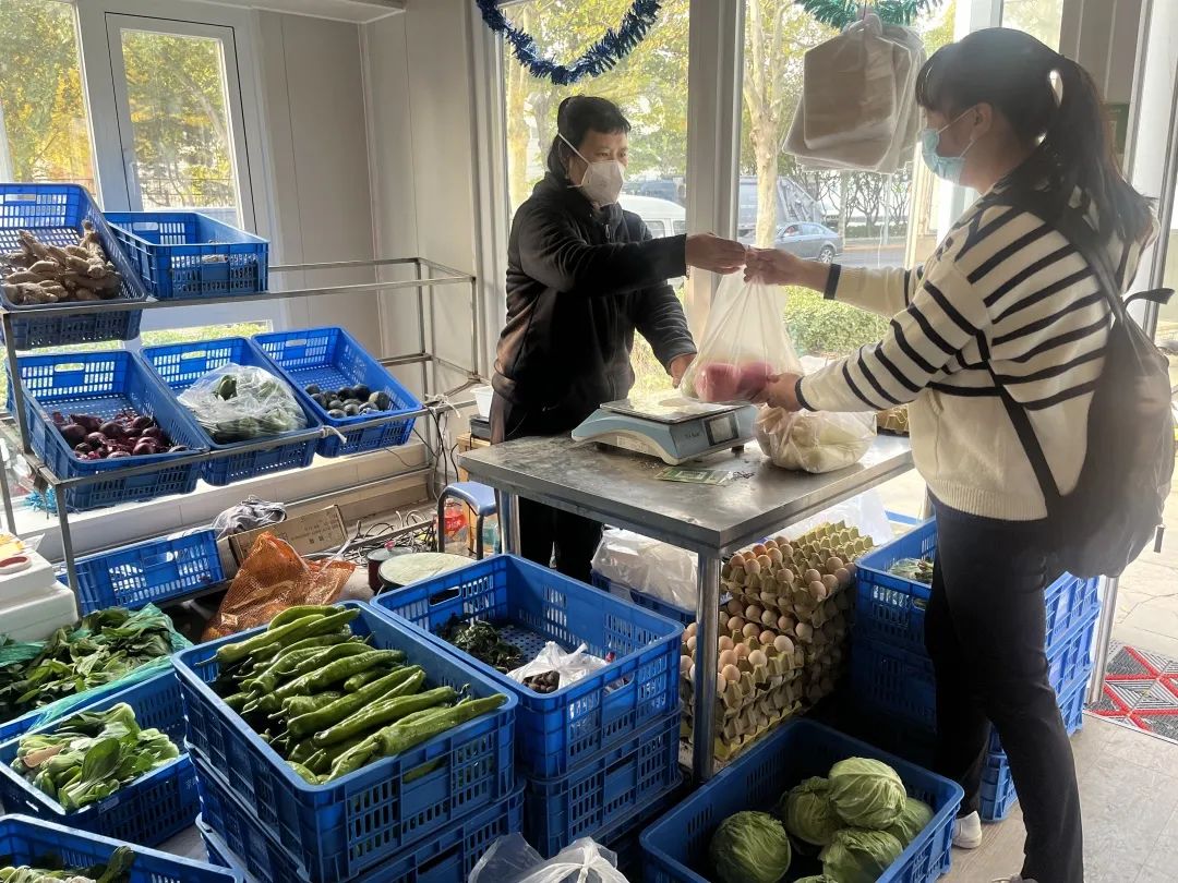 可移动“苹果舱”便民菜店亮相社区!街道便民服务品质提档升级4.jpg 可移动“苹果舱”便民菜店亮相社区!街道便民服务品质提档升级4.jpg