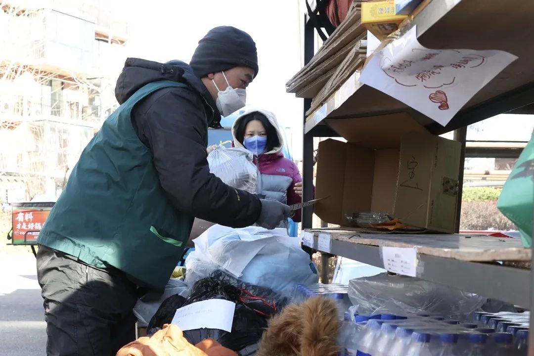 “天寒地冻,小镇有爱”!冬日里,5箱爱心物资折射亦城“暖阳”4.jpg “天寒地冻,小镇有爱”!冬日里,5箱爱心物资折射亦城“暖阳”4.jpg