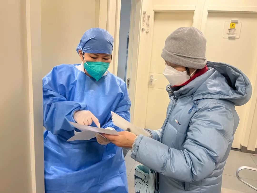 家医巡诊送进社区卫生服务站!患者“家门口”即享诊疗服务.jpg 家医巡诊送进社区卫生服务站!患者“家门口”即享诊疗服务.jpg