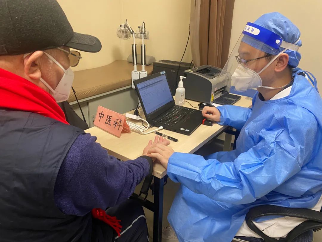 家医巡诊送进社区卫生服务站!患者“家门口”即享诊疗服务2.jpg 家医巡诊送进社区卫生服务站!患者“家门口”即享诊疗服务2.jpg