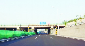 开发区四大交通“动脉”集中通车1.jpg 开发区四大交通“动脉”集中通车1.jpg