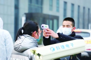 经开区筑起防控疫情政治防线.jpg 经开区筑起防控疫情政治防线.jpg