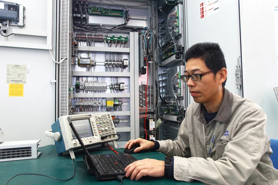 攻技术、闯难关……来看他们的故事.webp (2).jpg