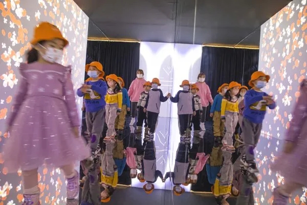 萌翻了~“时光·宝藏-对话达芬奇”艺术展迎来一群“小可爱”.webp (4).jpg