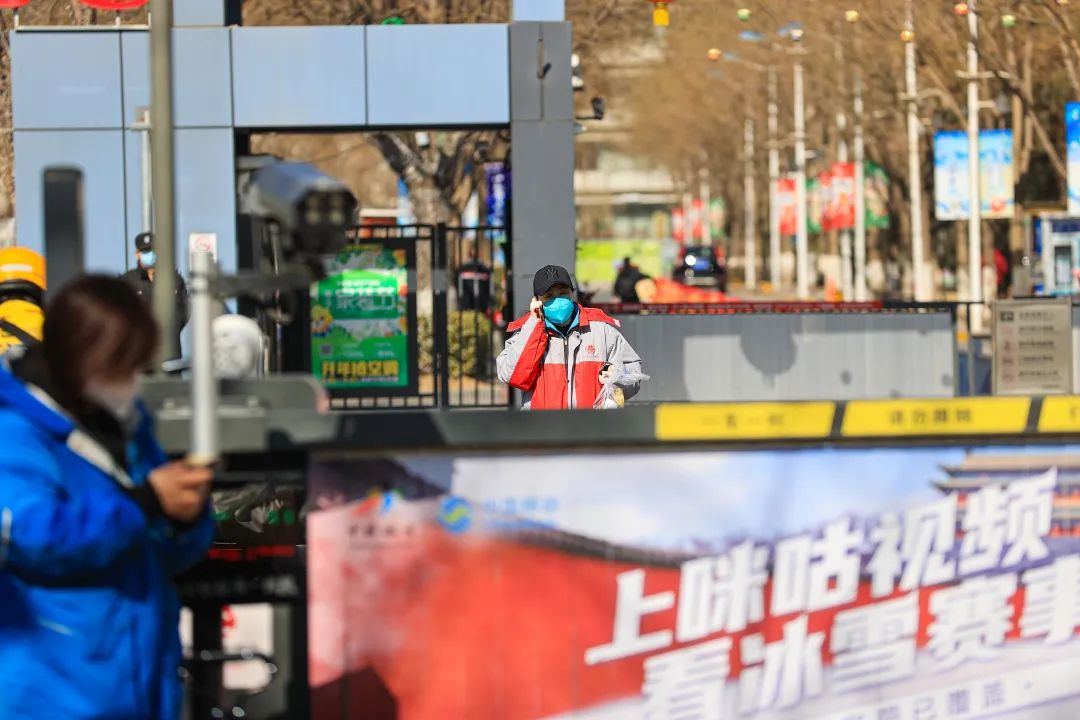 接力送药解民需!封控区里,这些社区“跑腿侠”实力圈粉!2.jpg 接力送药解民需!封控区里,这些社区“跑腿侠”实力圈粉!2.jpg