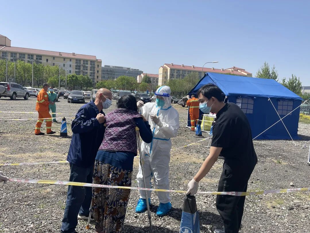 争分夺秒、温暖有序！多图直击北京经开区核酸检测现场23.jpg