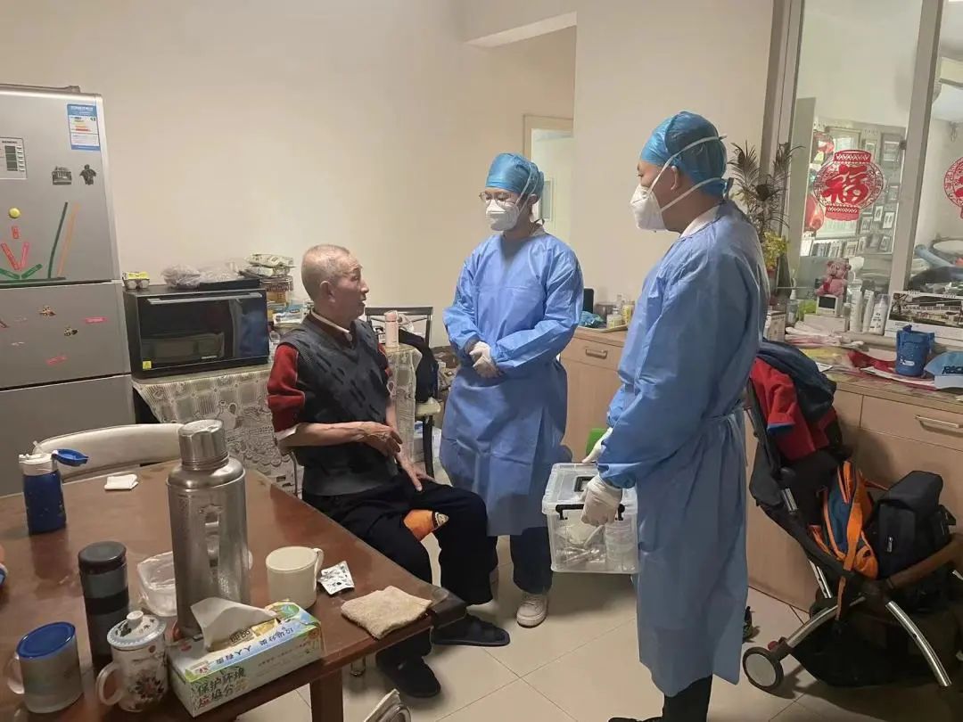 锦旗连连,赞誉满满!社区为老人送“苗”上门真贴心!2.jpg 锦旗连连,赞誉满满!社区为老人送“苗”上门真贴心!2.jpg