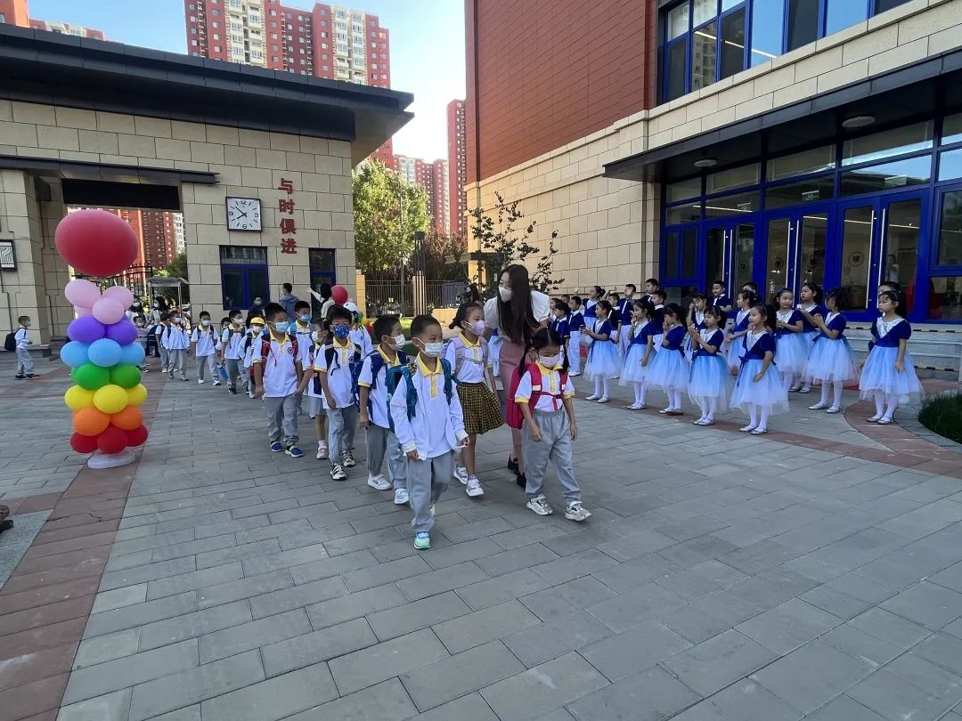 直击，2022新学年！经开区中小学开学太有仪式感了吧！.jpg