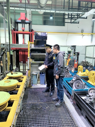 综合执法局深入重点涉气企业开展专项检查.jpg 综合执法局深入重点涉气企业开展专项检查.jpg