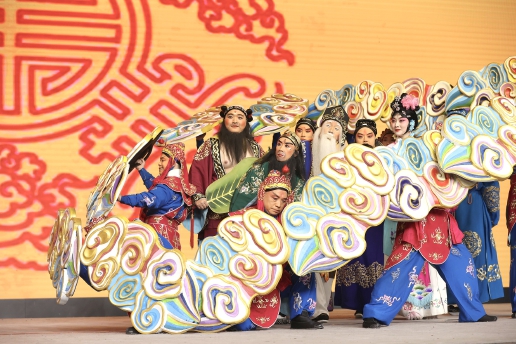 台上演员们精彩演绎《八仙过海》.jpg 台上演员们精彩演绎《八仙过海》.jpg