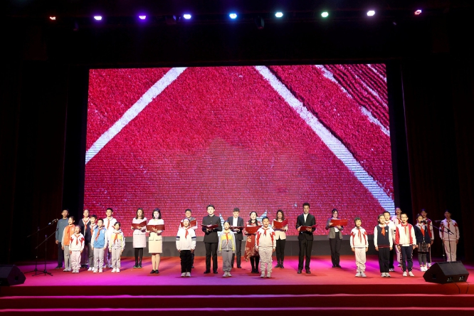 诗歌朗诵《致敬伟大的民族精神》.jpg 诗歌朗诵《致敬伟大的民族精神》.jpg