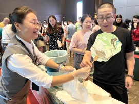 多彩活动过端午.jpg 多彩活动过端午.jpg