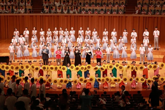人开童声合唱团唱响国家大剧院.jpg 人开童声合唱团唱响国家大剧院.jpg